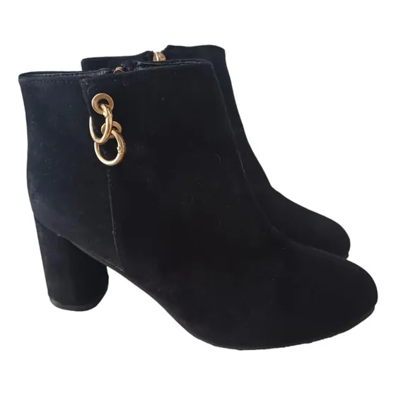 Botas Negras De Tacón Con Aros Para Dama 