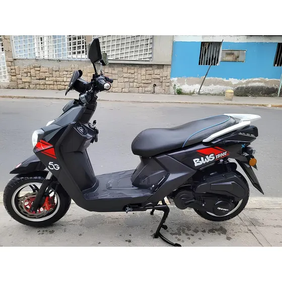 Esta Practicamente Nueva..incluye Casco Y Forro