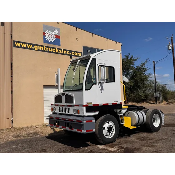 Mula De Patio Autocar 4x2 Año: 2017  Motor: Cummins Gm108777