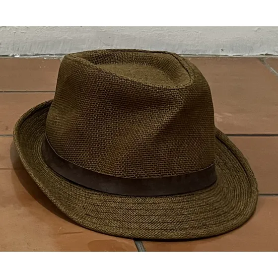 Sombrero De Atuendos Variados. Mac Leon Montane. Usado.