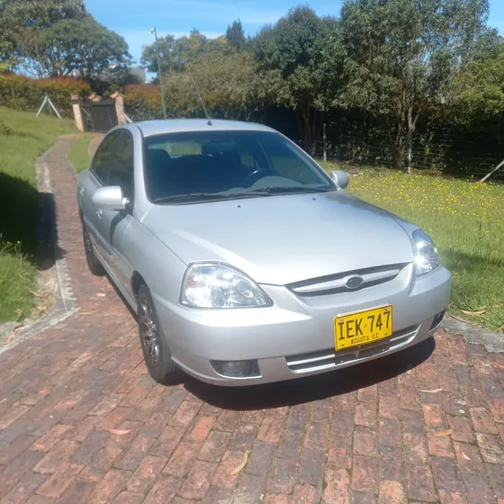 Kia Rio Stylus - Carros y Camionetas | TuCarro