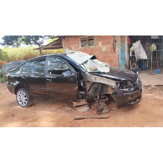 Volkswagen Polo Sedan Completo Amo 2007 Ar Direção Funcionando Carro Batido Na Parte Direito Do Passageiro Perca Na Porta E Paralama