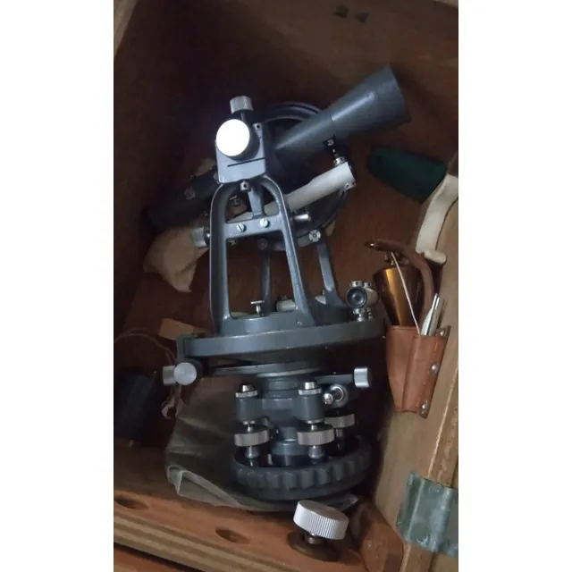 Teodolito Vintage En Su Caja De Madera Con Todos Accesorios
