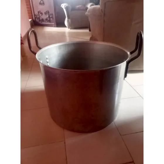 Olla De Aluminio Grande De 74 Litros