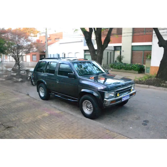 Nissan Pathfinder 2.7 4x4 D