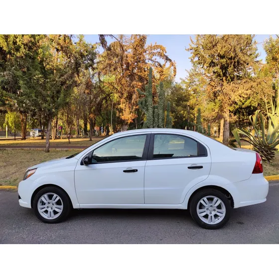 Chevrolet Aveo Automático Rines A/c Factura De Chevrolet