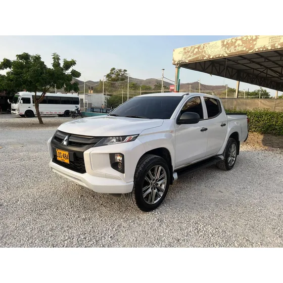 Mitsubishi L200 Triton 2.4bt Glx 4wd Mt
