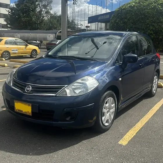 Nissan Tiida Hb 2012 1.8 Visia