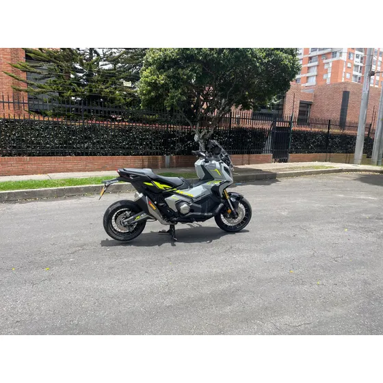 Xadv 750