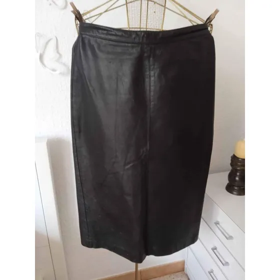 Falda De Cuero Negra / Talla M // Largo 70 Cms. 