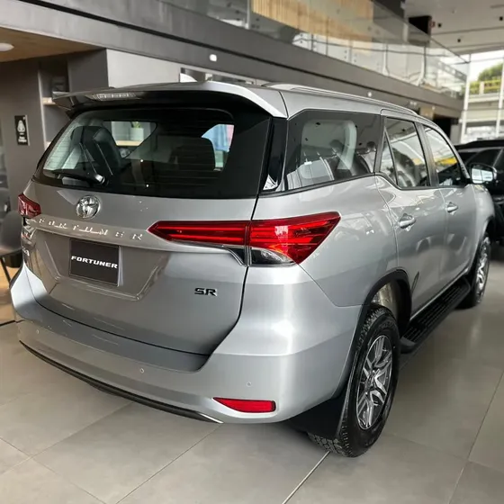 Toyota Fortuner 2027 Sr 2.800 4x2
