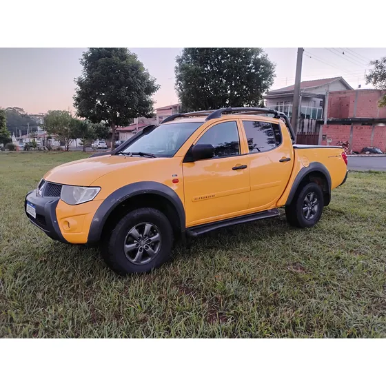 Mitsubishi L200 3.2 Triton Savana Cab. Dupla 4x4 4p