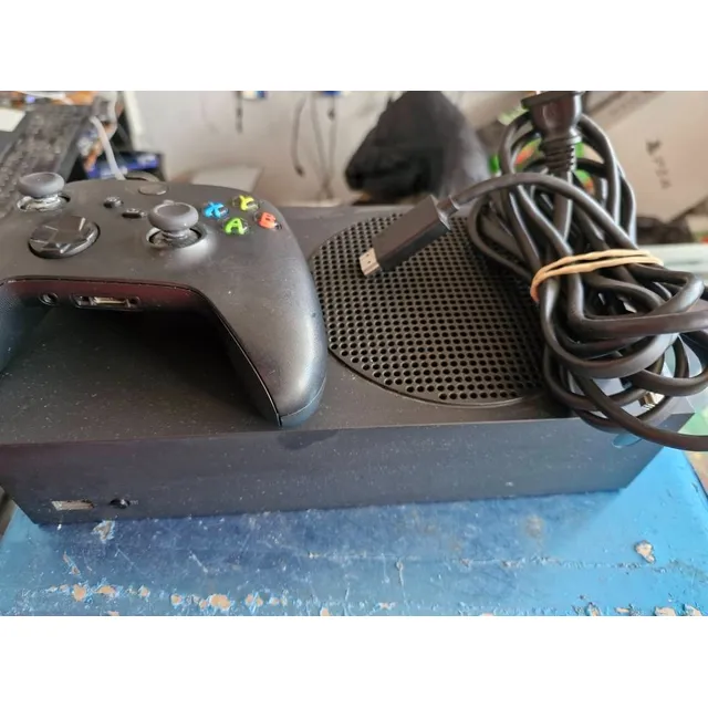 Xbox Series S De 1 Tb En Negro Con Un Control Negro