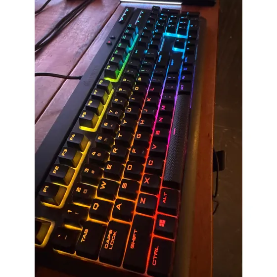 Teclado Corsair K68 Mecânico Rgb Qwerty Cherry Mx Red