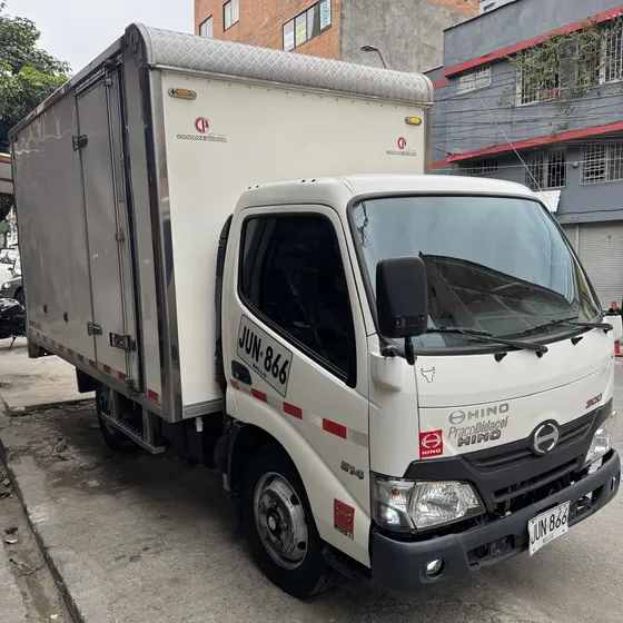 Hino Dutro 300