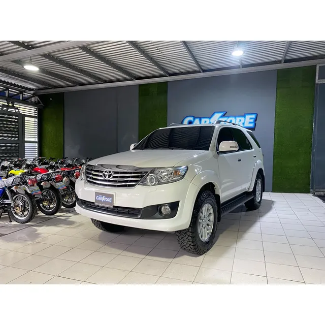 Toyota Fortuner .