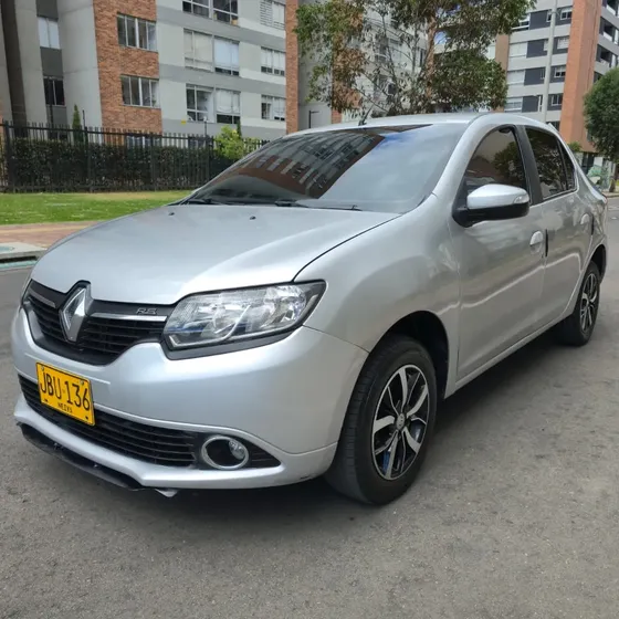 Renault Logan 2017 1.6 Privilege / Intens