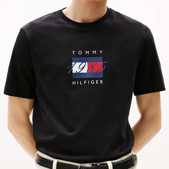 Polera Con Logo Flag Gráfico Negro Tommy Hilfiger