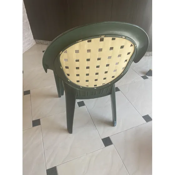 Kit De 4 Sillas Plásticas Usadas