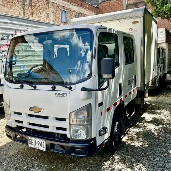 Chevrolet Nhr Doble Cabina