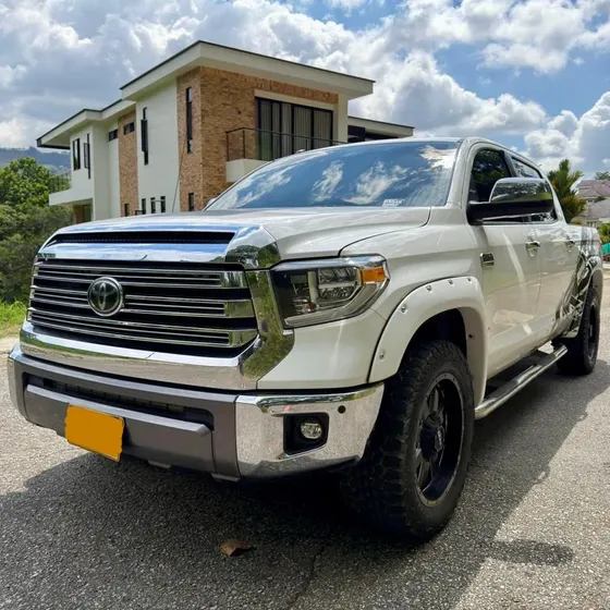 Toyota Tundra 2018 5.7 Crewmax Platinum