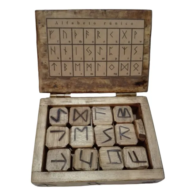 Runas Vikingas Con Cofre Artesanal Más Dado Rúnico