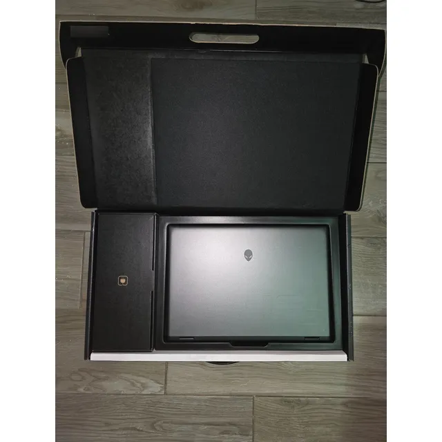 Dell Alienware M16 R2, Rtx 4070, 32gb, 1tb Ssd(1 Mes De Uso)