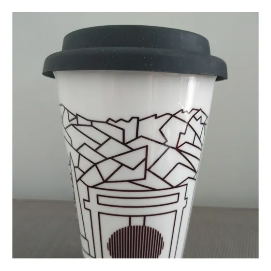 Vaso De Porcelana Blanca Con Tapa Con Iconos De Caracas