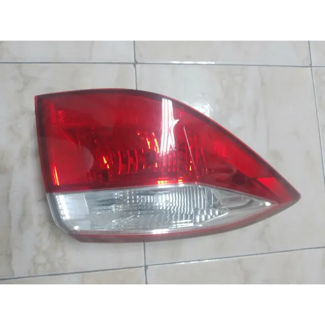 Stop Izq Guardafango Toyota 15/18 Original Usado Como Nuevo