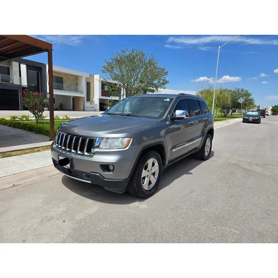 Jeep Grand Cherokee Laredo V6 4x2 At