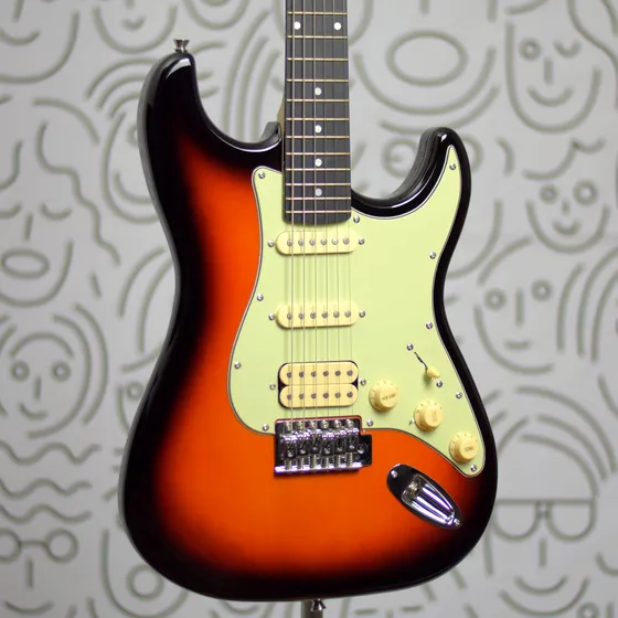 Guitarra Giannini Stratocaster Standard G-101 Corpo Em Poplar Maciço Braço Maple Com Tensor Bi Direcional Escala Techwood 1 Humbucker 2 Single Coils Ponte Tremolo Tarraxas Blindadas Escudo Mint Green