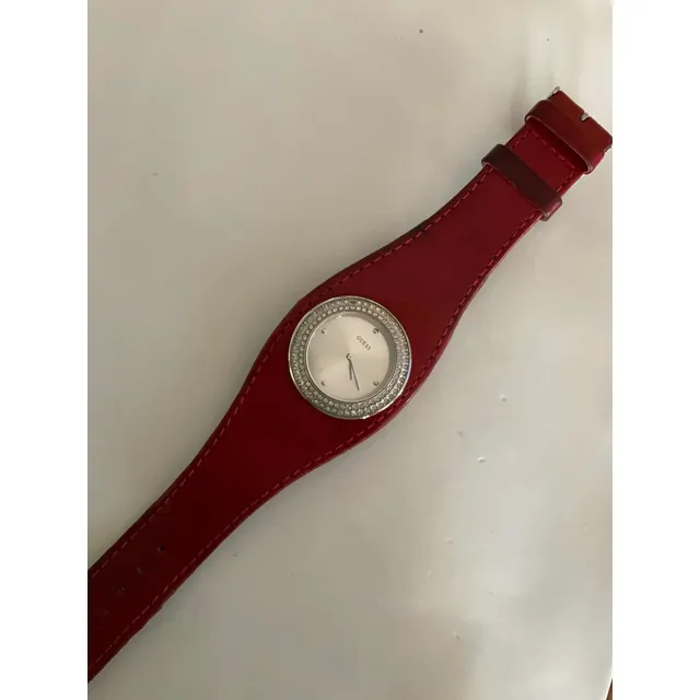 Reloj Guess Correa De Piel Roja Con Brillantes En La Mica
