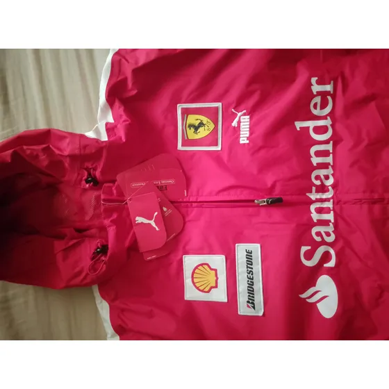 Chaqueta Ferrari F1, Producto Oficial