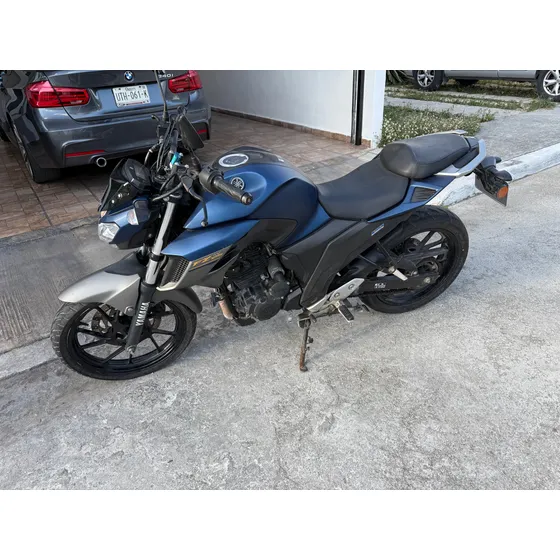Yamaha Azul
