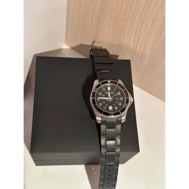 Reloj Victorinox Maverick Cristal De Zafiro Caja De Acero
