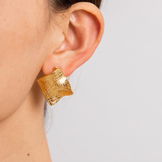 Pendientes Celestina Con Láminas De Oro Arrugadas Pendientes Celestina Con Láminas De Oro Arrugadas