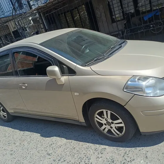Nissan Tiida Sd 2009 1.8 Comfort