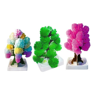 . Árbol De Papel De Navidad De Cristal En Crecimiento . Árbol De Papel De Navidad De Cristal En Crecimiento