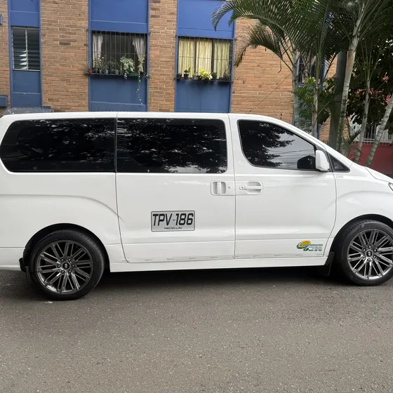 Hyundai Starex 2010 2.5 H1