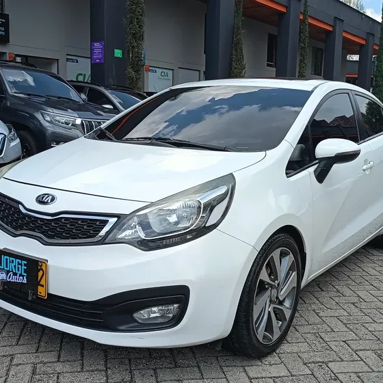 Kia Rio R 2015 1.4 Automático