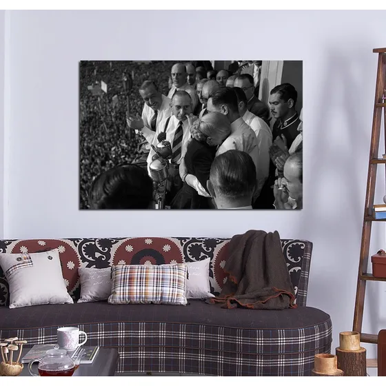Vinilo Decorativo 30x45cm Peron Y Eva Balcon Evita Discurso