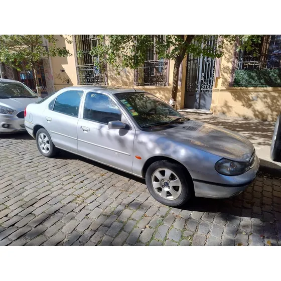 Ford Mondeo 1.6 Ghía Sedan 5 Puertas