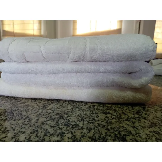 Toallas De Baño Blancas 100% Algodón, Usada Oferta