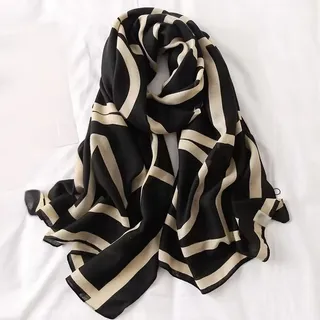 Una Bufanda Adecuada Para Usar Tanto En Casa Como Cuando Est Una Bufanda Adecuada Para Usar Tanto En Casa Como Cuando Est