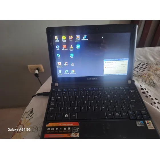 Minilaptop Samsung , Webcam, 2 Ptos Usb , Bluetooth Y Wifi