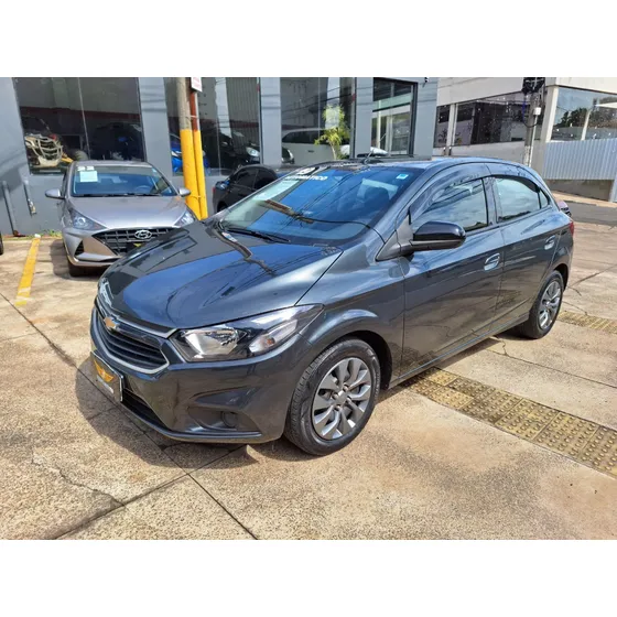 Chevrolet Onix Hatch 1.4 4p Flex Advantage Automático