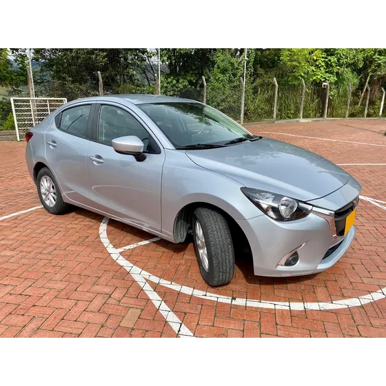 Mazda 2 Sedan Touring