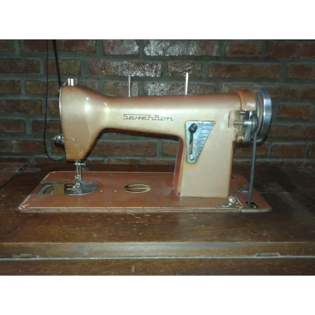 Maquina Coser Severbon  Con Mueble 
