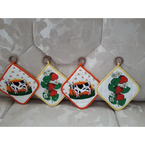 Pañitos Cocina Set De 4 Adornos Con Agarradera Madera. Bello