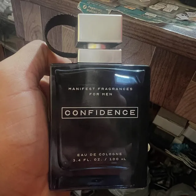 Perfume Confidence De 3.4 Fl. Oz 100ml Nuevo Sin Caja.